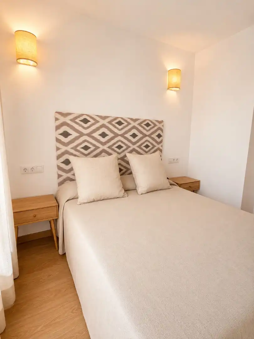 Habitación de Casa adosada en venta en Coria del Río con Aire acondicionado, Jardín privado y Terraza