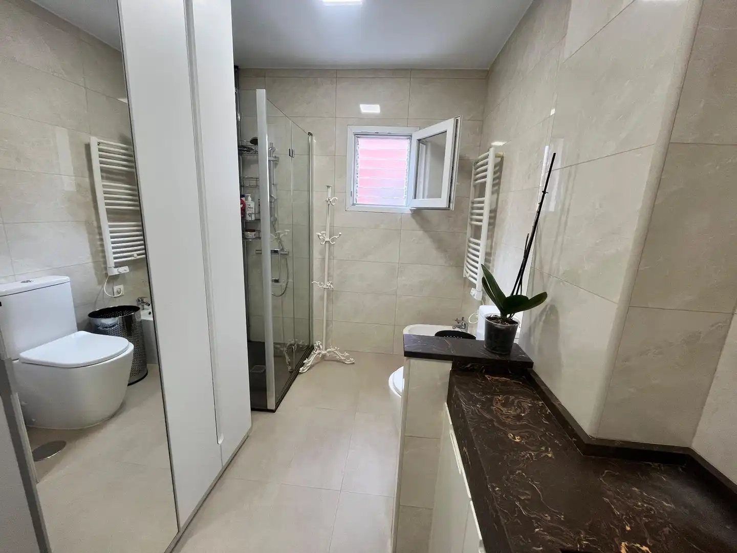 Bathroom of Houses for sale in Sevilla  with Air Conditioner, Heating and Private garden