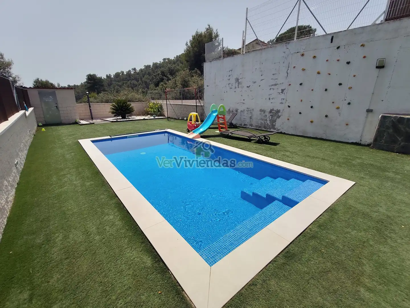 Piscina de Casa adosada en venda en Castellar del Vallès amb Calefacció, Jardí privat i Terrassa
