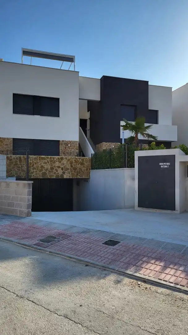 Vista exterior de Ático en venta en Orihuela con Aire acondicionado, Terraza y Trastero