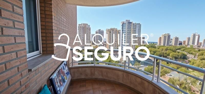 Vista exterior de Pis de lloguer en Benidorm amb Terrassa, Piscina i Moblat