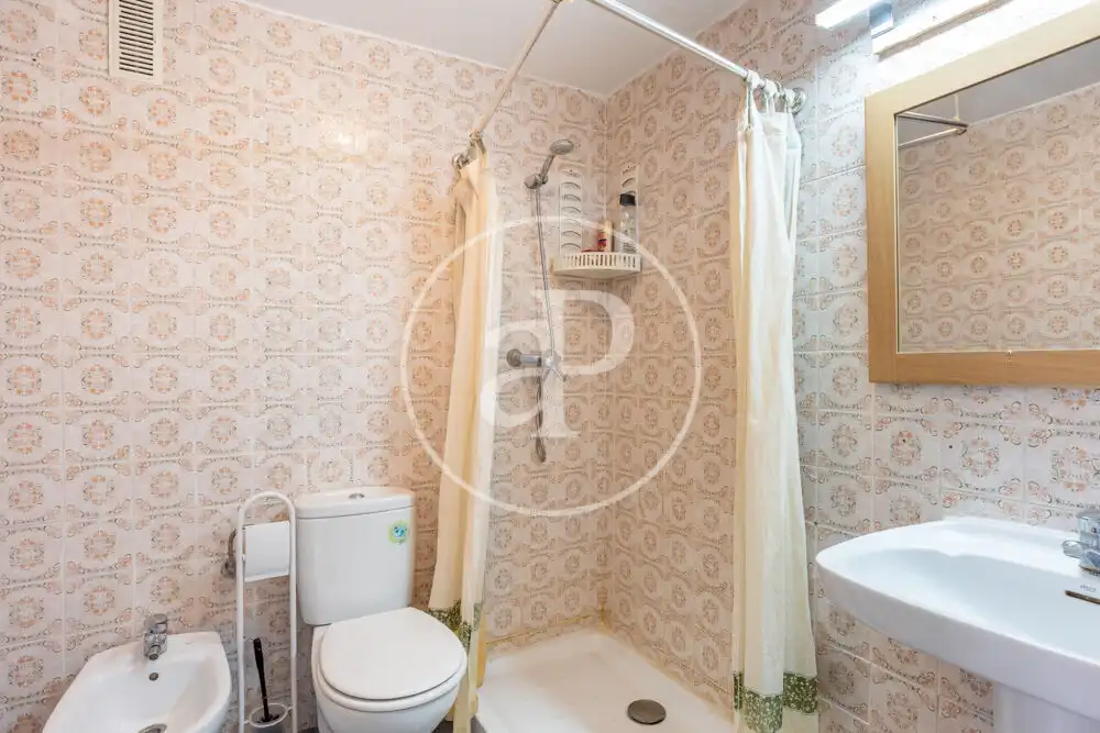 Bathroom of Flat for rent in Valencia  with Air Conditioner, Terrace and Furnished