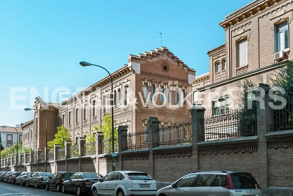 Außenansicht von Wohnung zum Verkauf in Madrid mit Heizung, Parkett und Abstellraum