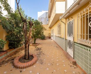 Vista exterior de Casa adosada en venda en Armilla amb Calefacció, Jardí privat i Terrassa