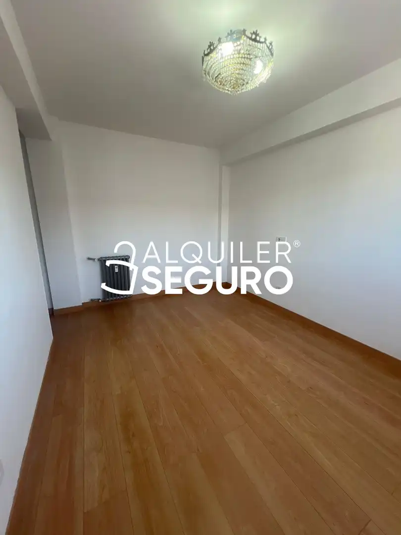 Bedroom of Flat for rent in Madrid  with Air Conditioner, Heating and Terrace