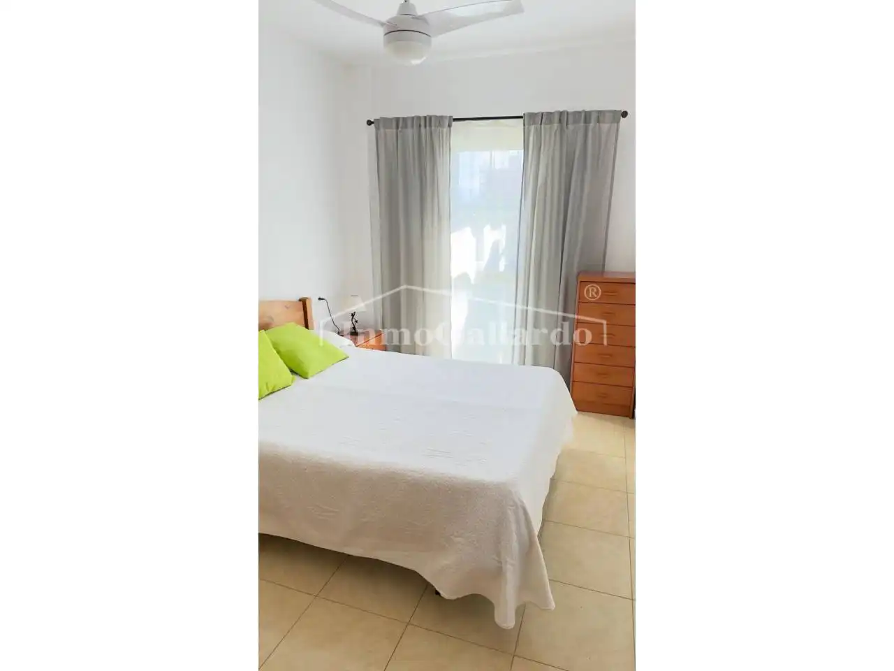Habitación de Piso de alquiler en Vélez-Málaga con Terraza, Amueblado y Piscina comunitaria