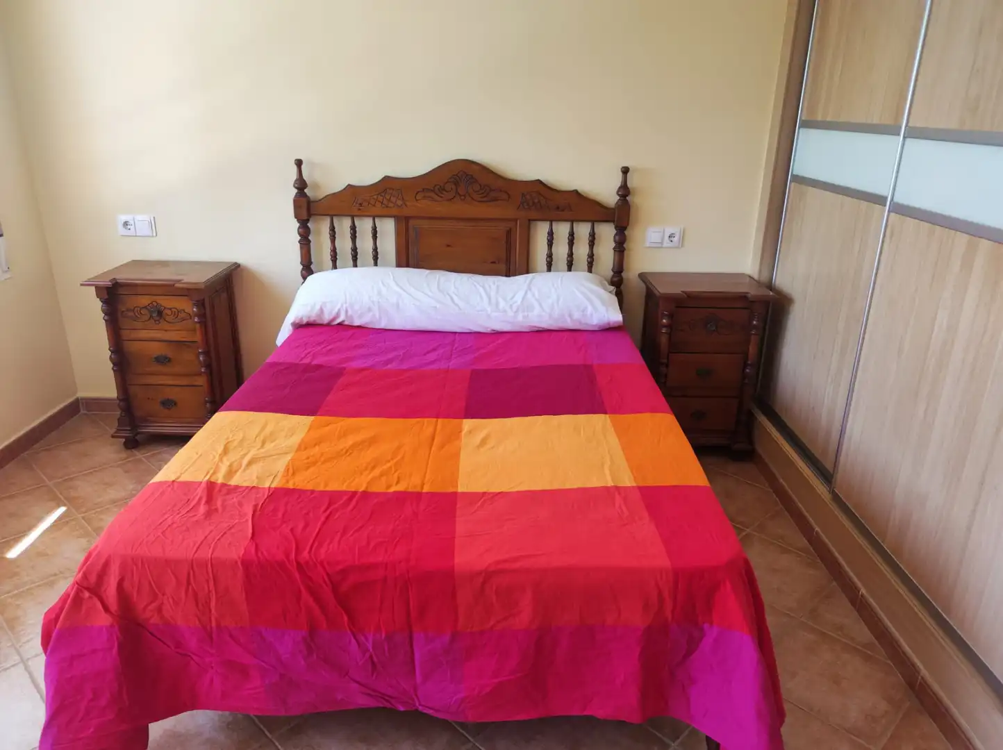 Dormitori de Casa adosada de lloguer en Torremolinos amb Terrassa, Moblat i Rentadora