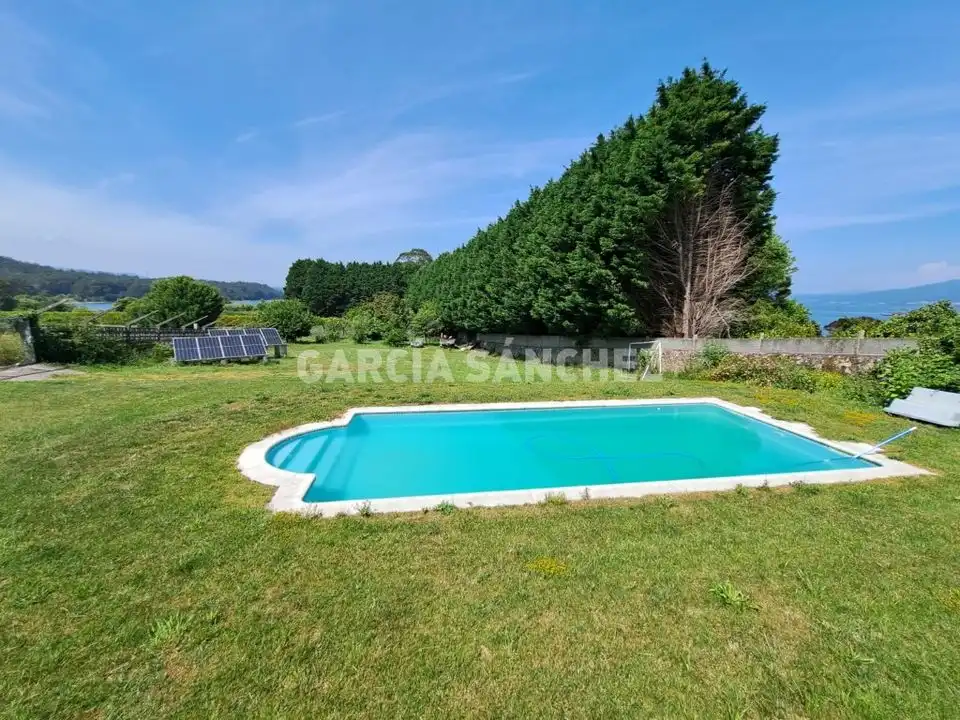 Garden of Houses for sale in Boiro  with Furnished