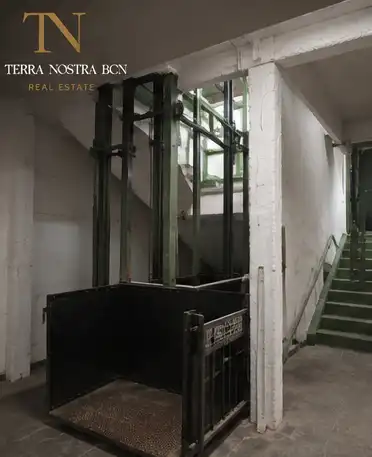 Local en venda en Esplugues de Llobregat amb Alarma
