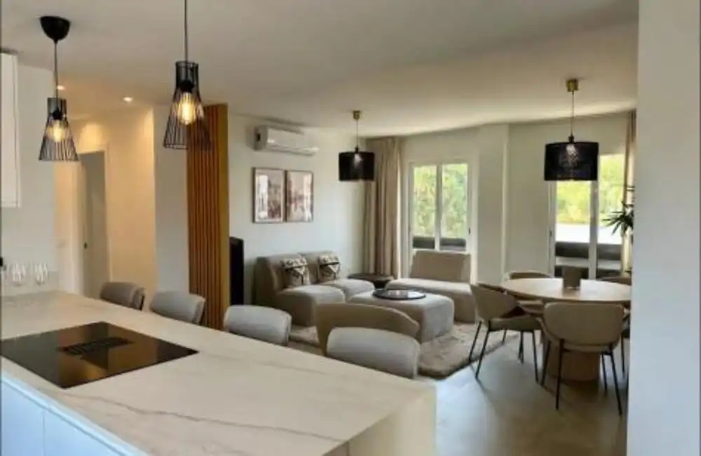 Sala d'estar de Àtic de lloguer en Marbella amb Aire condicionat, Calefacció i Terrassa