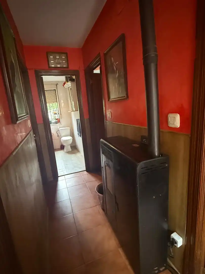 Bany de Casa o xalet en venda en Mieres (Asturias) amb Terrassa, Piscina i Moblat