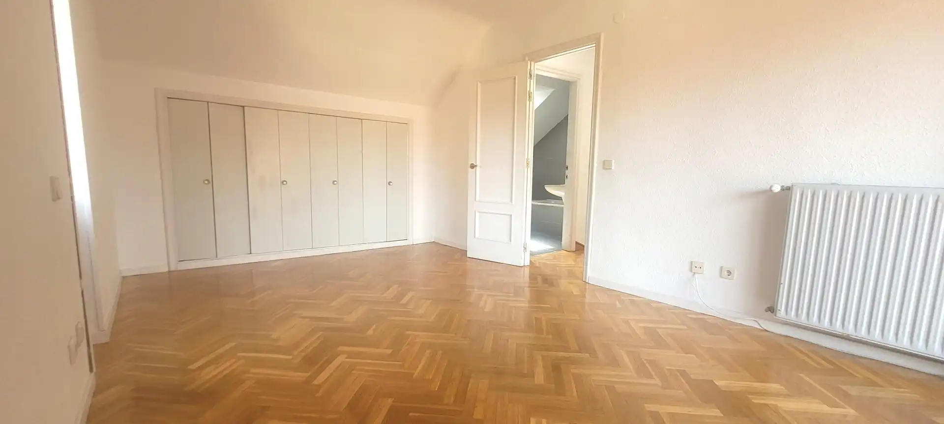 Dormitori de Casa adosada de lloguer en Majadahonda amb Calefacció, Jardí privat i Parquet