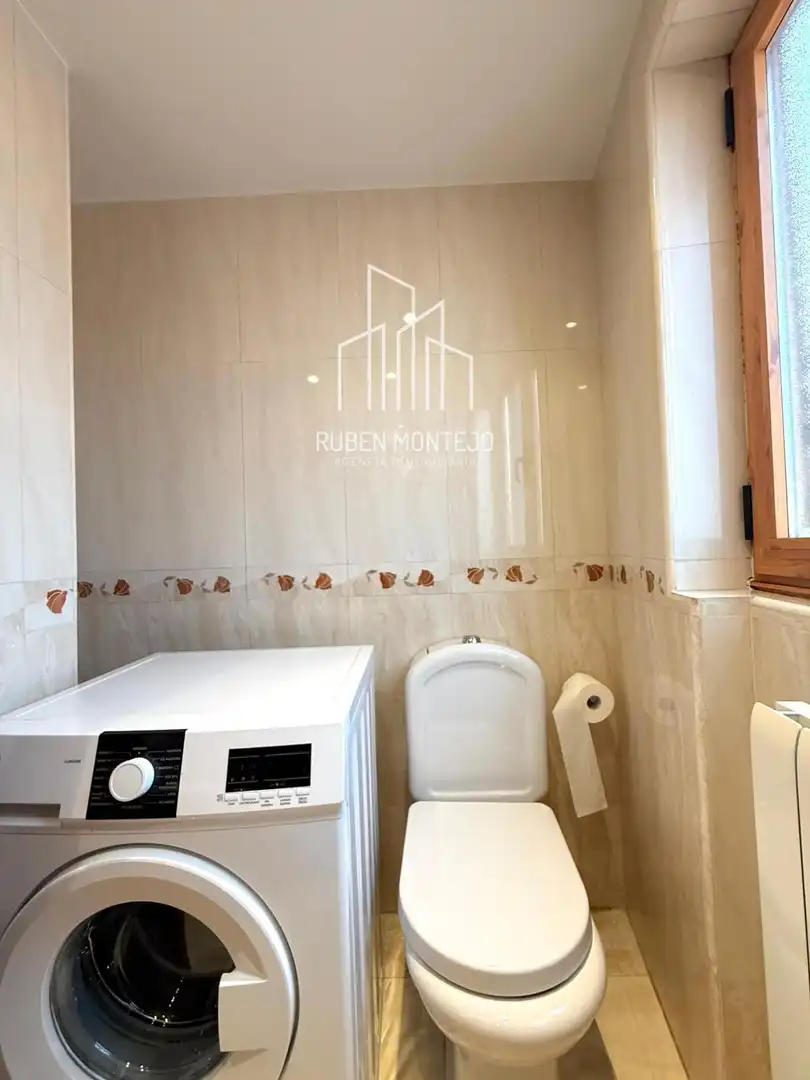 Baño de Ático de alquiler en Salamanca con Calefacción, Terraza y Amueblado