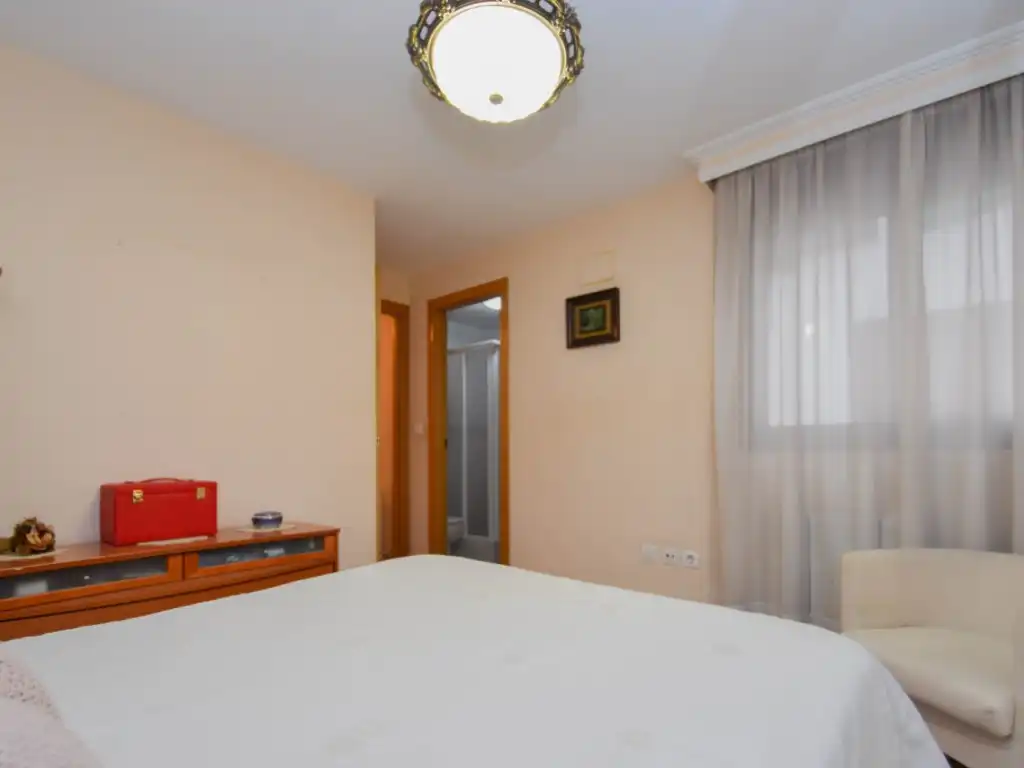Habitación de Dúplex en venta en Granada con Piscina
