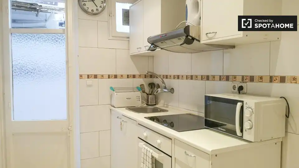 Kitchen of Flat for rent in L'Hospitalet de Llobregat  with Air Conditioner, Heating and Furnished