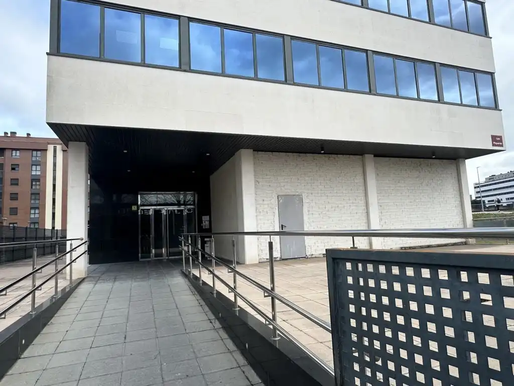 Vista exterior de Oficina de alquiler en  Logroño con Aire acondicionado y Calefacción