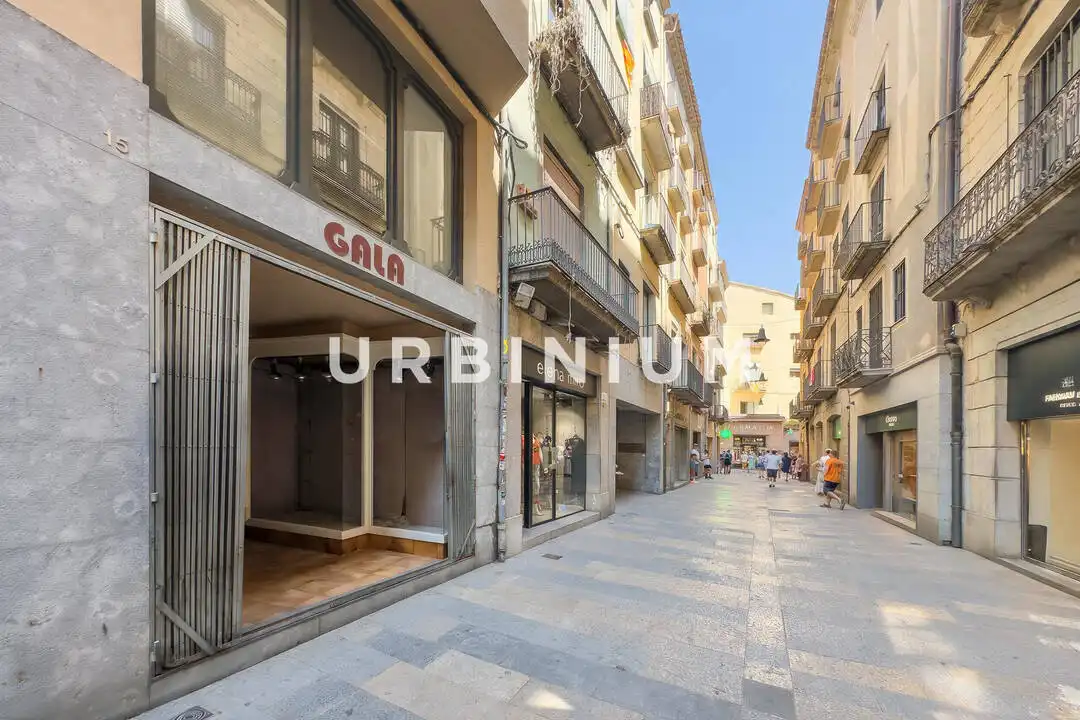 Exterior view of Commercial properties for rent in Girona