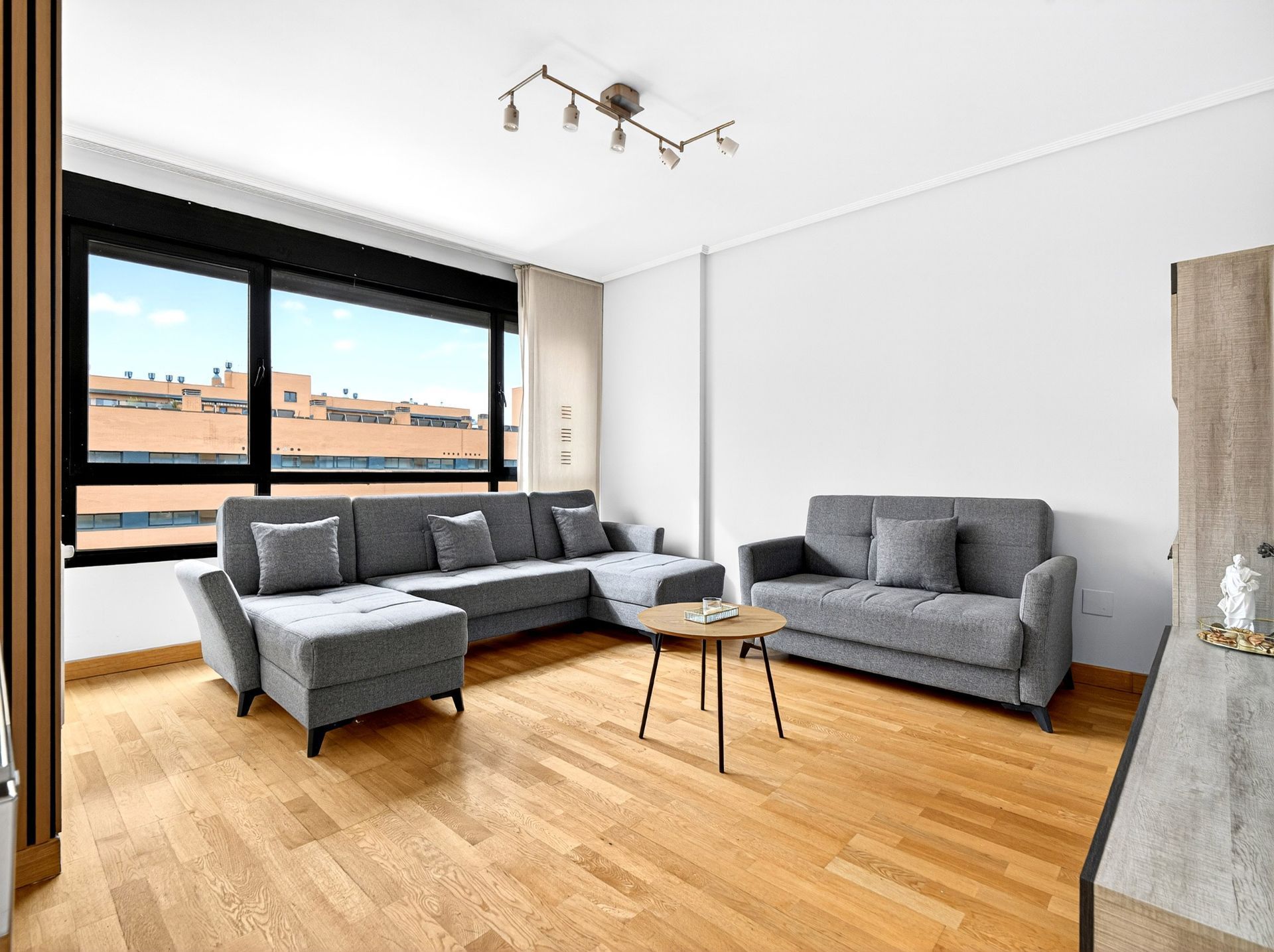 Living room of Flat for sale in  Madrid Capital  with Air Conditioner, Heating and Storage room