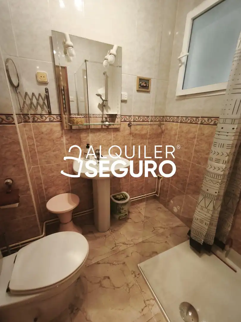 Baño de Piso de alquiler en Zaragoza con Aire acondicionado, Calefacción y Terraza