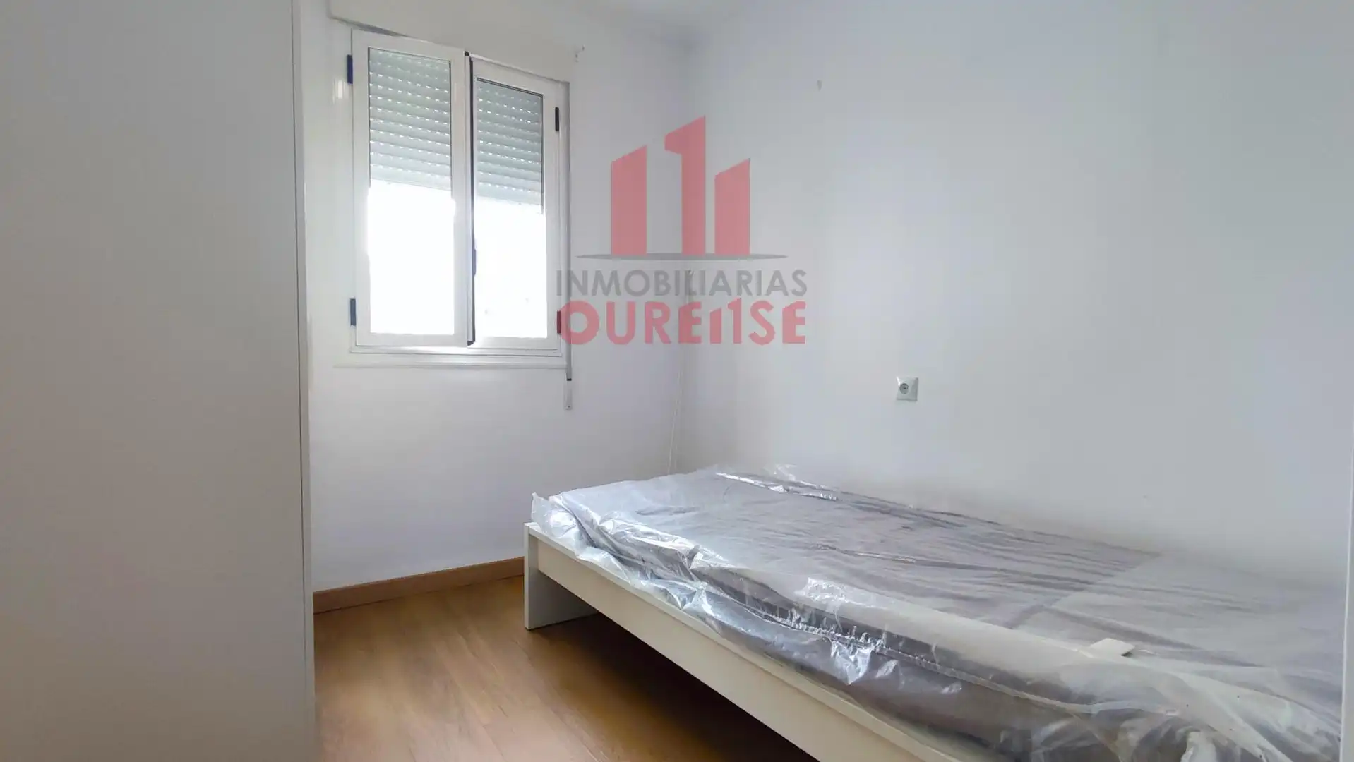 Dormitori de Casa o xalet de lloguer en Ourense Capital  amb Calefacció, Traster i Moblat