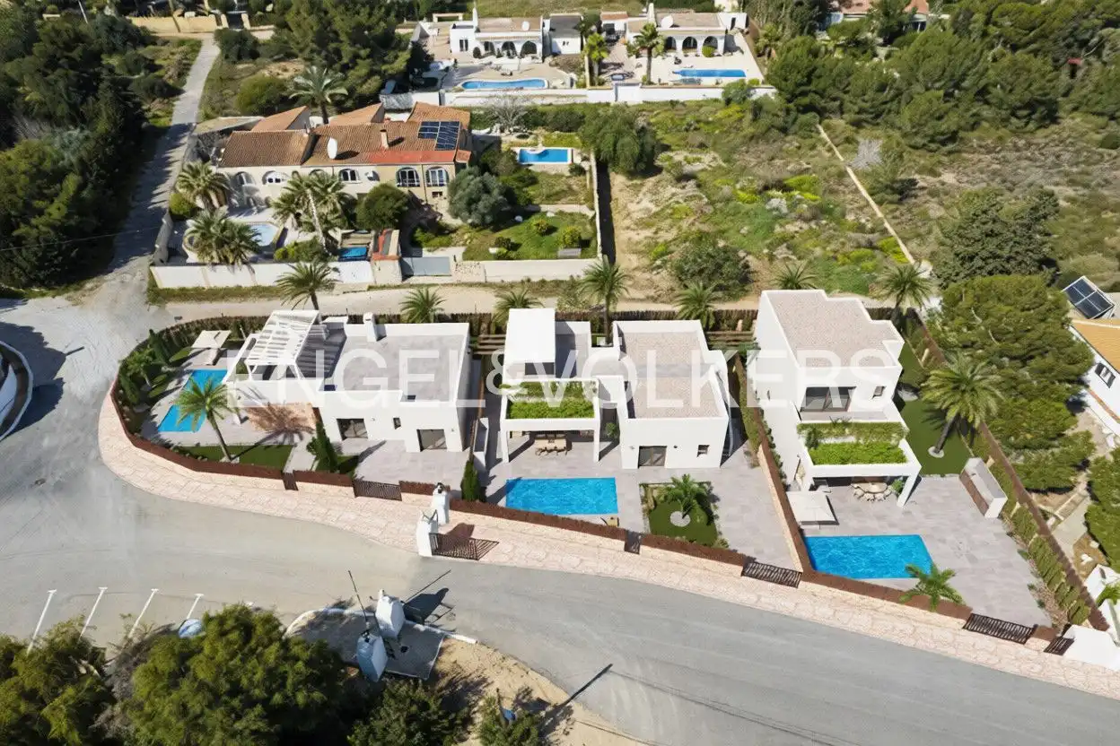 Vista exterior de Casa o xalet en venda en Orihuela amb Aire condicionat, Calefacció i Jardí privat