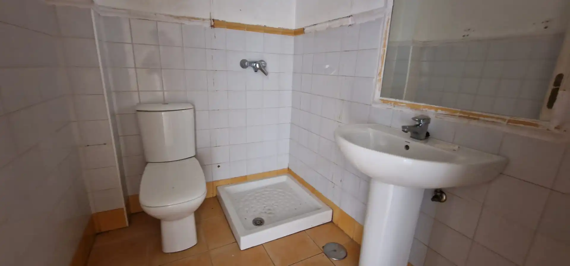 Baño de Piso en venta en Estepona con Jardín privado, Terraza y Piscina