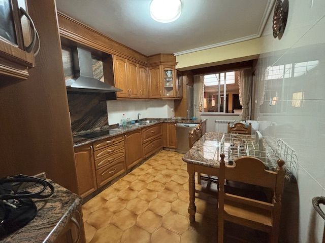 Cuina de Pis de lloguer en Ferrol amb Calefacció, Parquet i Terrassa
