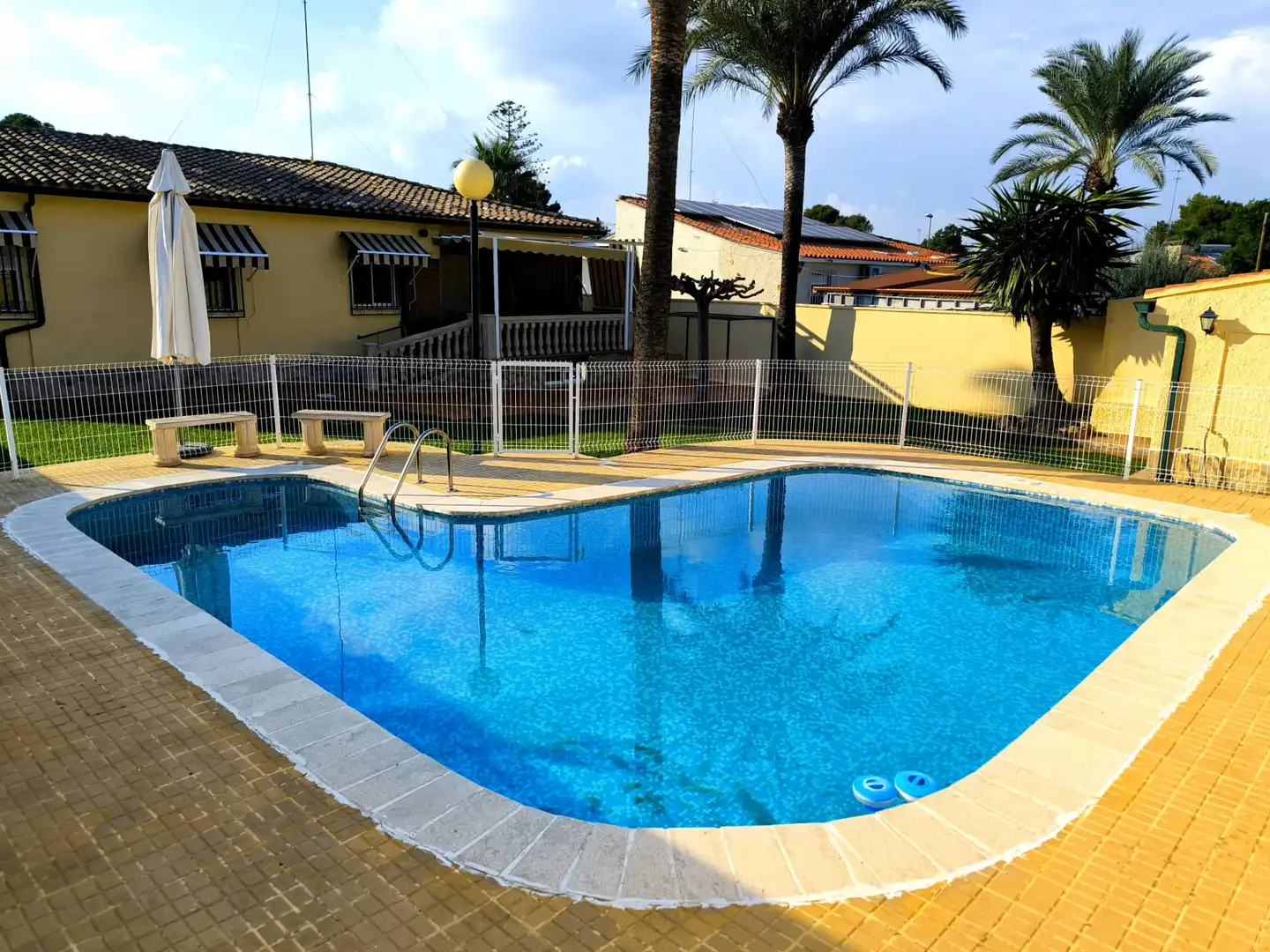 Piscina de Casa o xalet en venda en L'Eliana amb Aire condicionat, Calefacció i Jardí privat