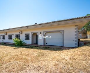 Vista exterior de Casa o xalet en venda en Casar de Cáceres amb Aire condicionat, Calefacció i Terrassa