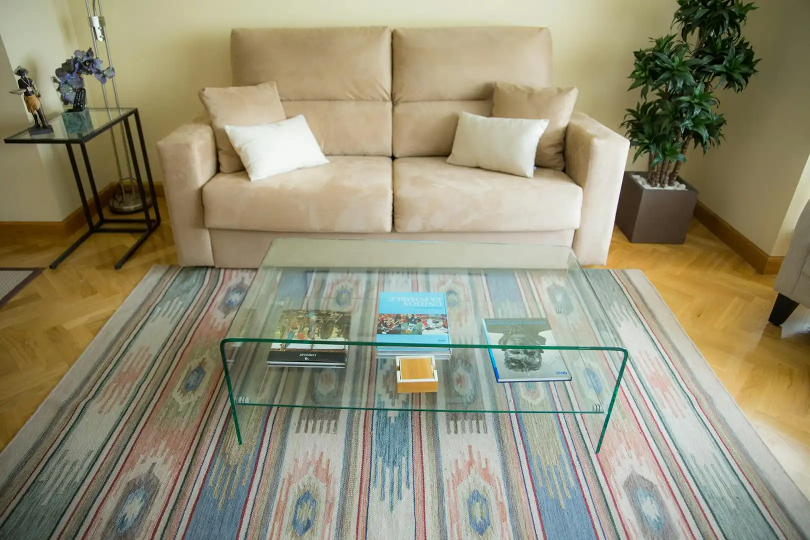 Wohnzimmer von Wohnung zur Miete in Madrid mit Klimaanlage, Heizung und Privatgarten