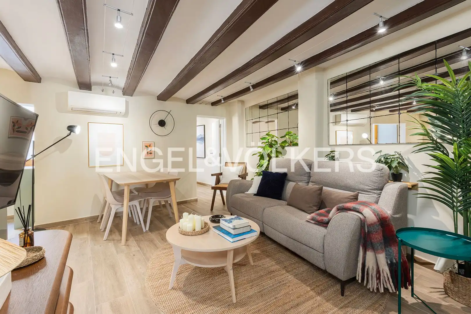Piso con terraza en venta en Ciutat Vella