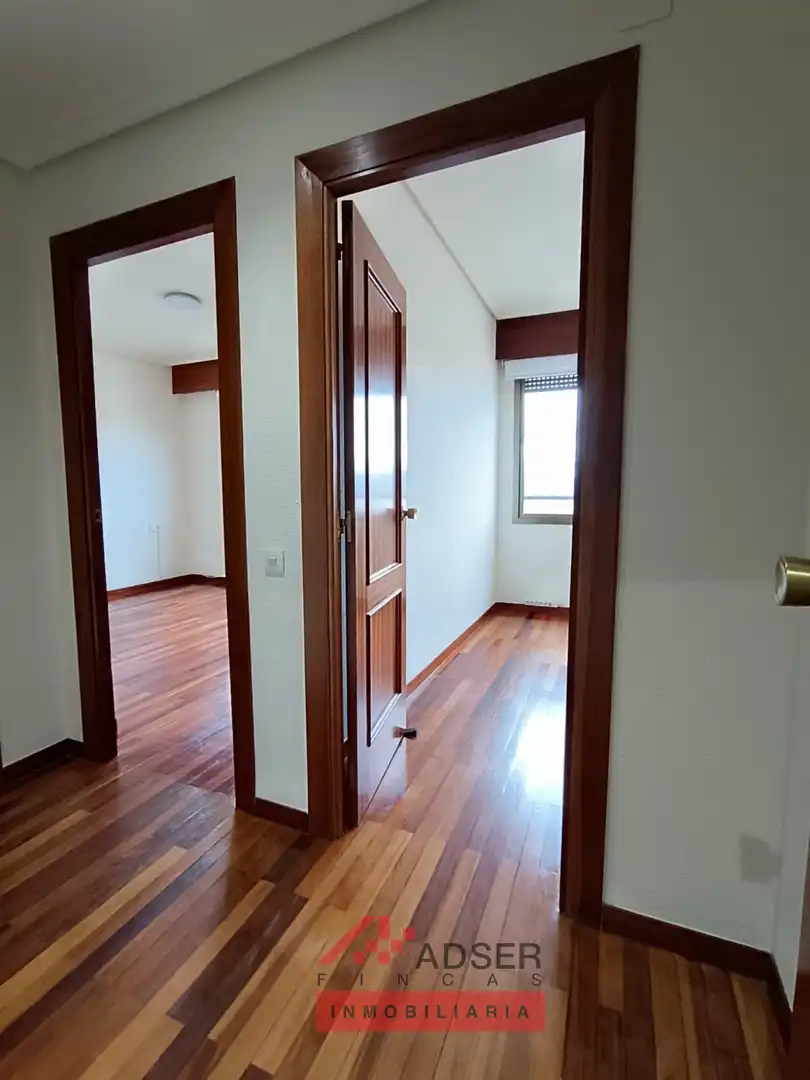 Piso de alquiler en  Logroño con Calefacción, Parquet y Terraza