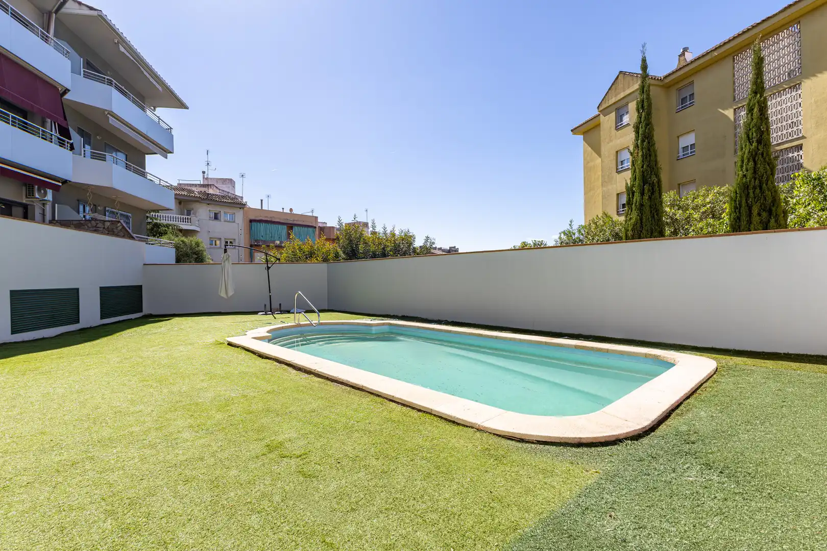 Piscina de Pis en venda en Blanes amb Aire condicionat, Calefacció i Jardí privat