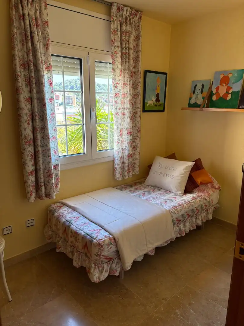 Habitación de Casa adosada en venta en Barcelona con Aire acondicionado, Calefacción y Jardín privado