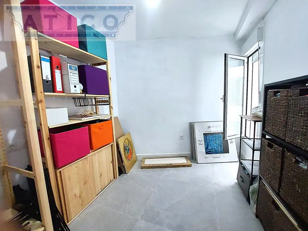 Habitación de Local en venta en Sevilla