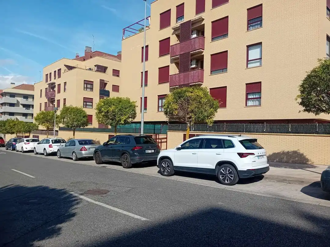 Aparcament de Pis en venda en Portillejo - Valdegastea