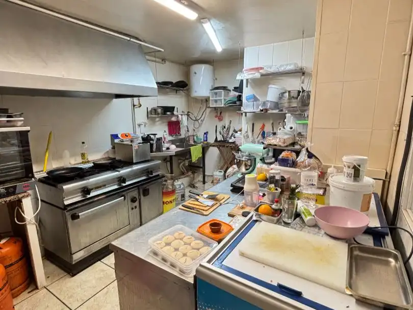 Cuina de Local en traspas en Vilanova i la Geltrú amb Aire condicionat