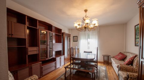 En el corazón de la encantadora Villaviciosa, se presenta esta excepcional oportunidad de adquirir un magnífico piso