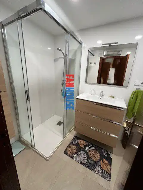 Baño de Piso en venta en Gijón  con Calefacción y Trastero
