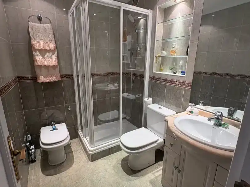 Baño de Piso en venta en  Madrid Capital con Aire acondicionado