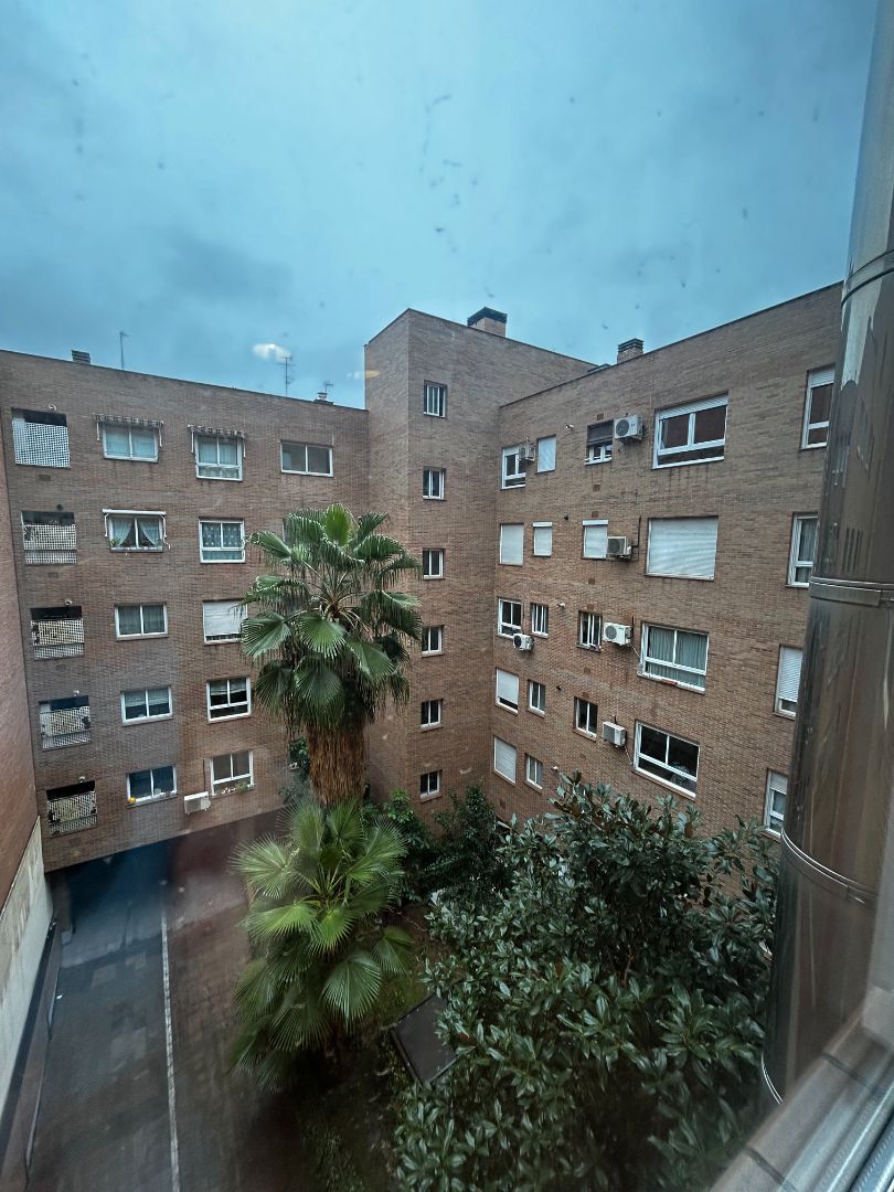 Vista exterior de Pis de lloguer en  Madrid Capital amb Calefacció, Jardí privat i Parquet