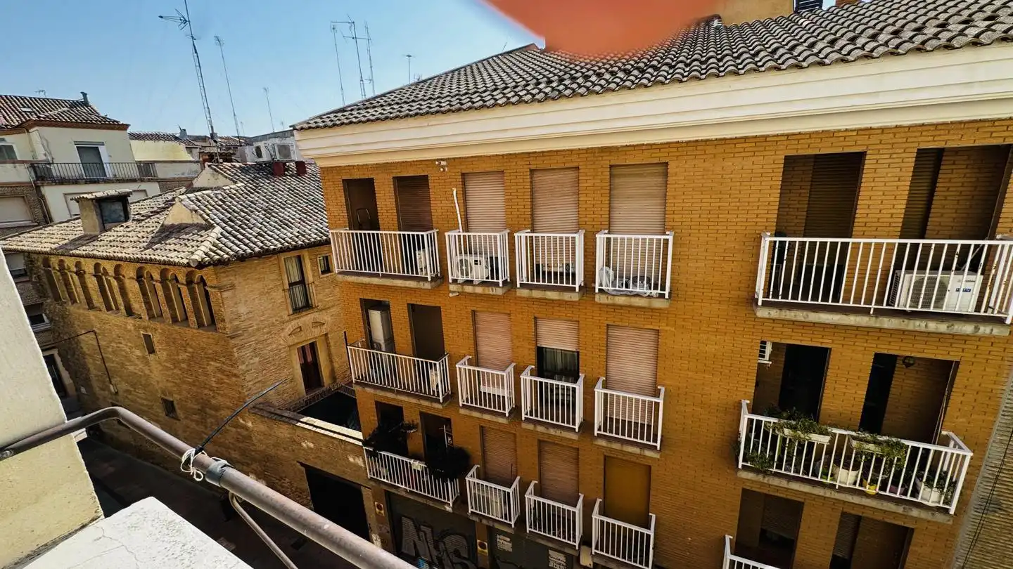 Terrasse von Wohnung zum Verkauf in Zaragoza mit Klimaanlage, Heizung und Parkett