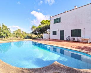 Schwimmbecken von Country house zum verkauf in Ferreries mit Klimaanlage, Heizung und Privatgarten