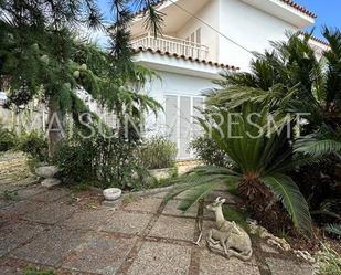 Vista exterior de Casa o xalet en venda en Canet de Mar amb Calefacció, Jardí privat i Terrassa