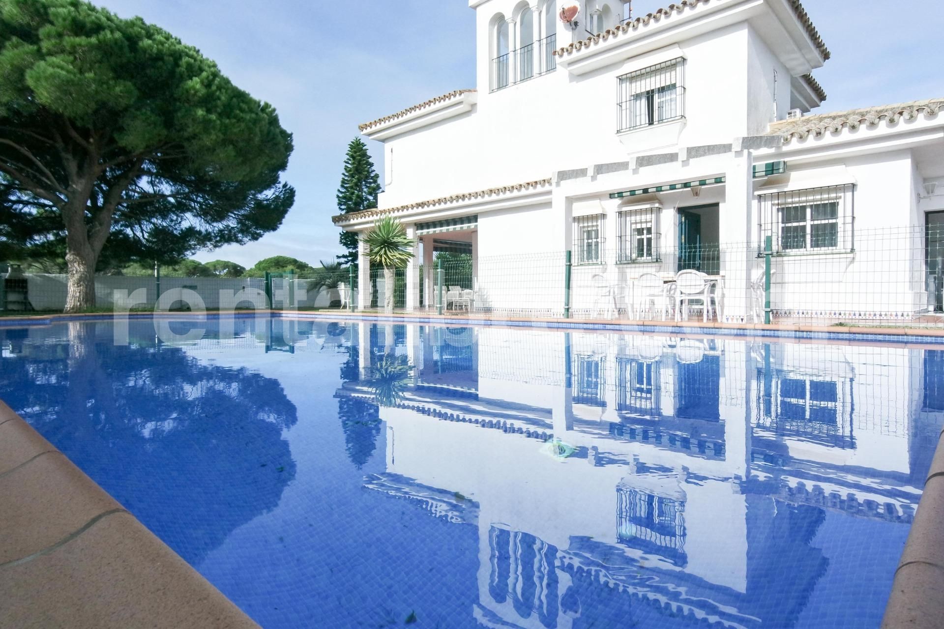 Exterior view of House or chalet for sale in Chiclana de la Frontera  with Terrace, Balcony and Community pool