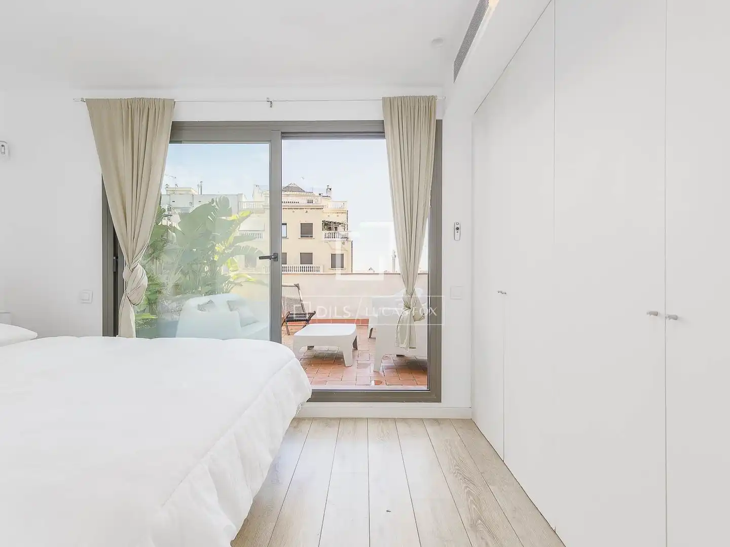 Habitación de Ático en venta en Barcelona con Aire acondicionado, Parquet y Terraza