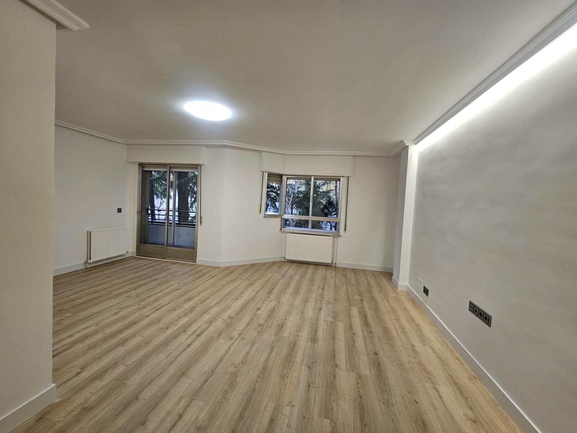 Living room of Flat to rent in Salamanca Capital  with Heating and Balcony