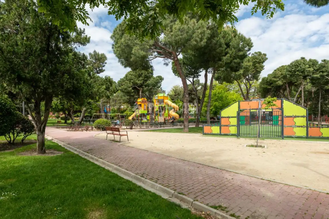 Außenansicht von Wohnung zum Verkauf in Las Rozas de Madrid mit Klimaanlage und Heizung