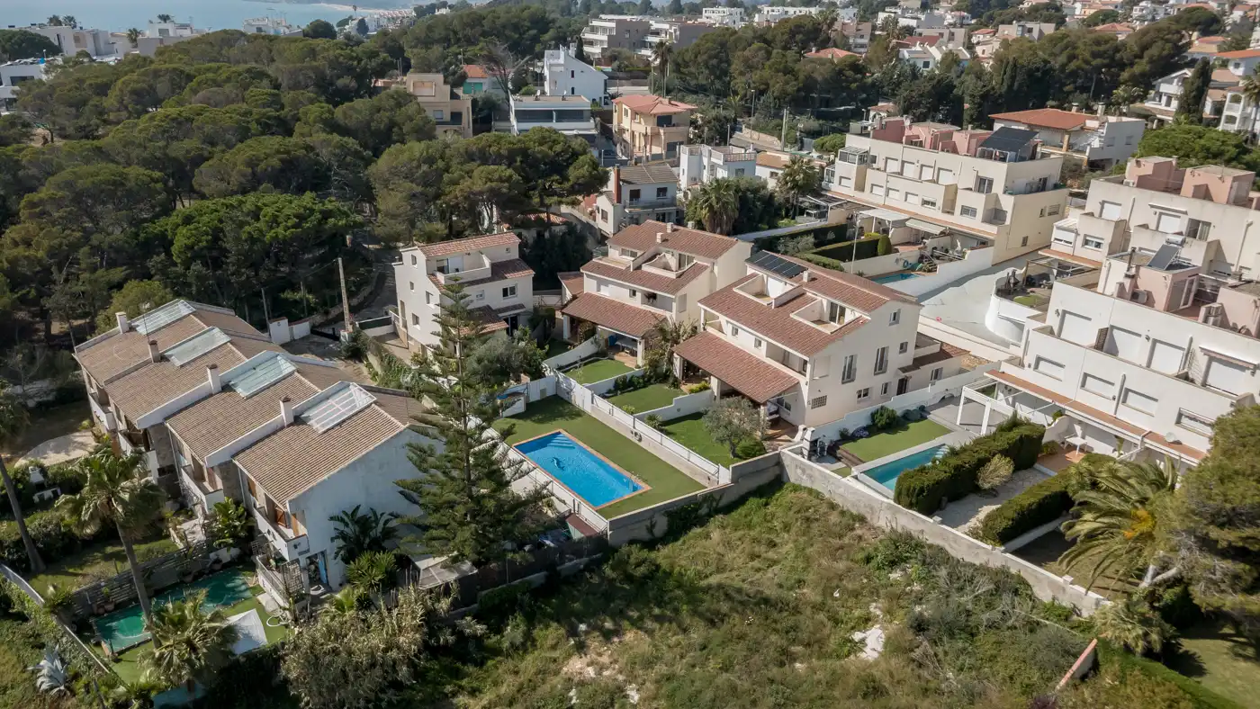 Vista exterior de Casa adosada en venta en Torredembarra con Aire acondicionado, Calefacción y Jardín privado