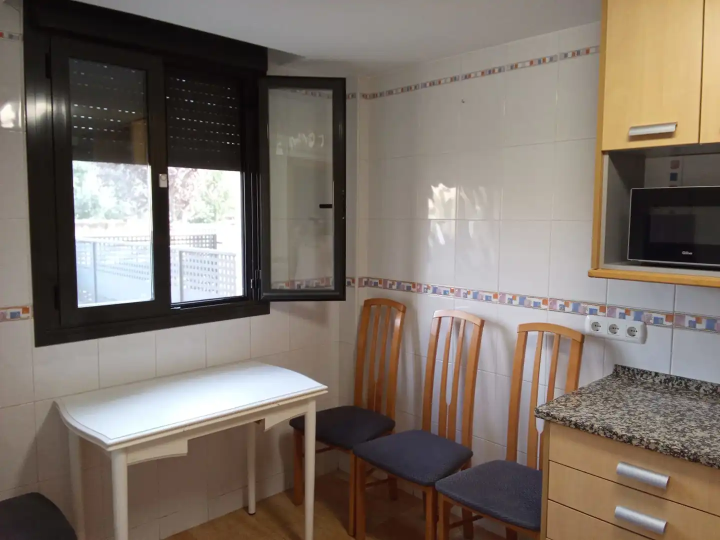 Küche von Einfamilien-Reihenhaus zur Miete in Utebo mit Terrasse, Schwimmbad und Möbliert